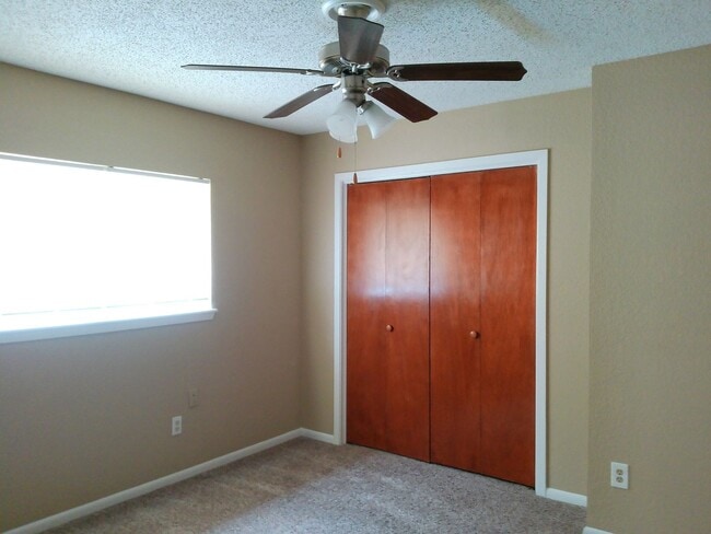 Building Photo - 862 Siskin Cir
