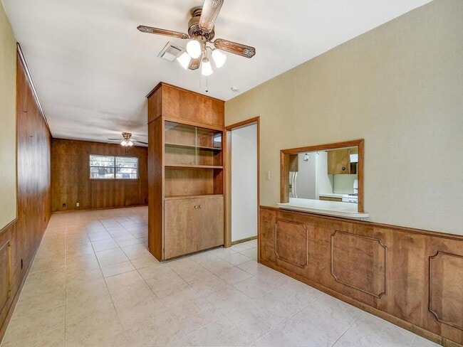 Building Photo - 206 Park Ln