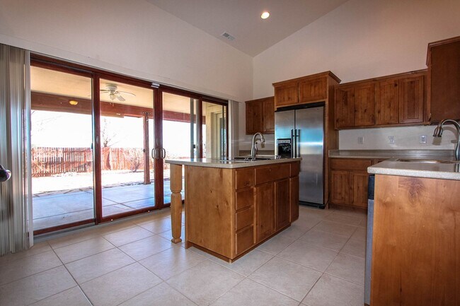 Building Photo - 3 Bedroom Home on 2.5 acres in Chino Valley