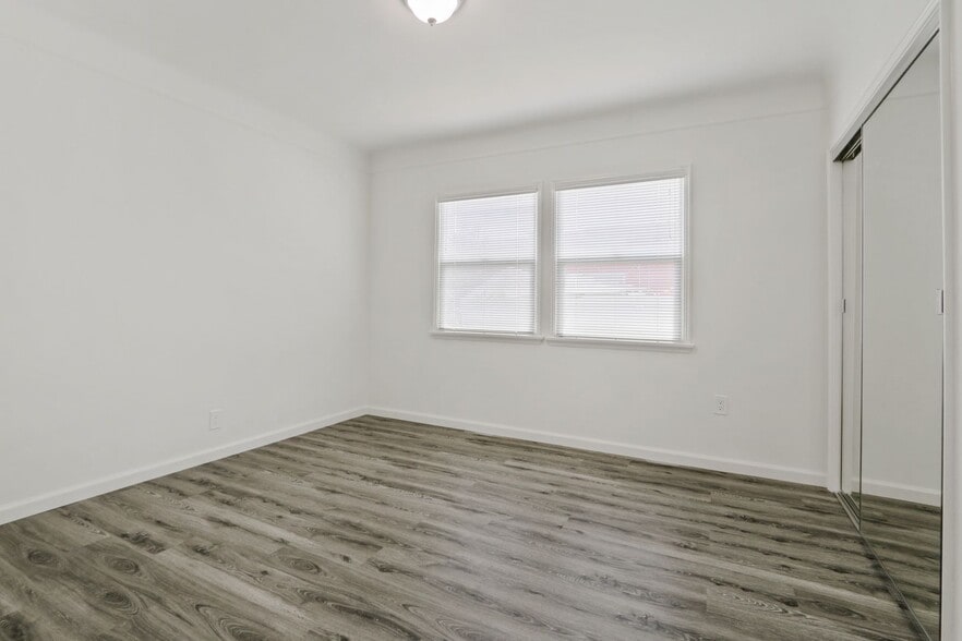 Building Photo - 2024-2026 Ocean Park Blvd