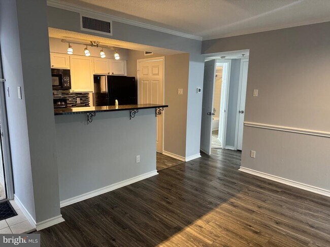 Building Photo - 1504 Lincoln Way