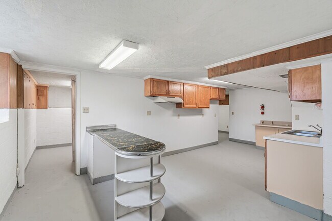 Building Photo - 1315 E Red Bud Rd