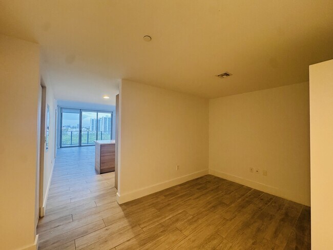 Building Photo - 16385 Biscayne Blvd