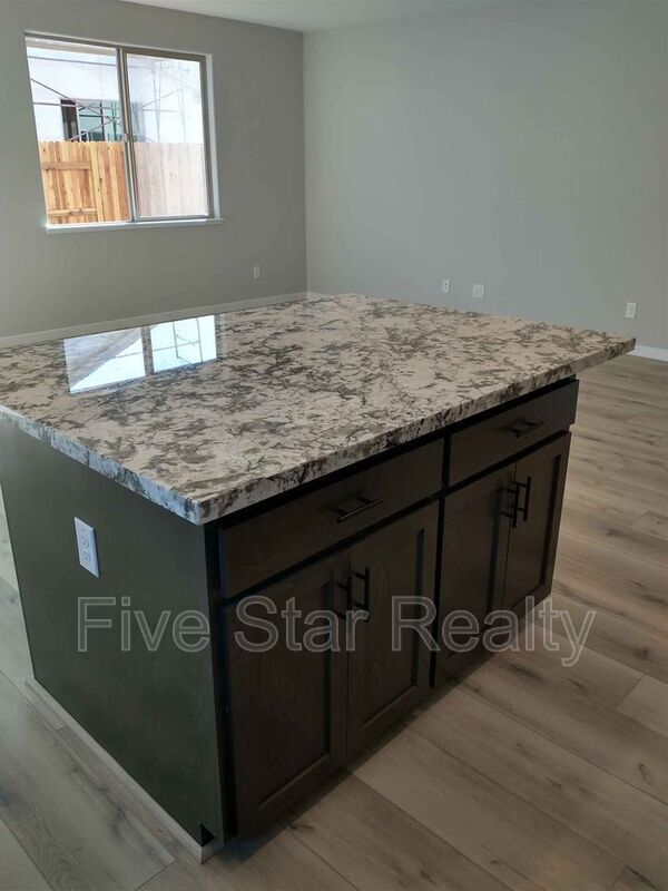Building Photo - 5673 Mericrest Way