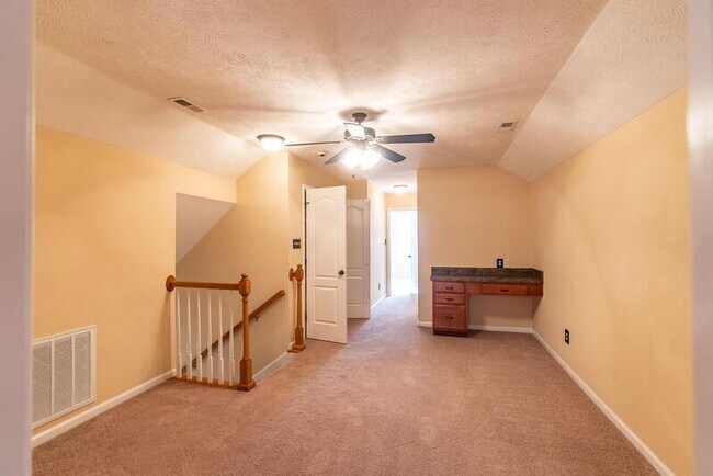 Building Photo - 389 Livingston Dr