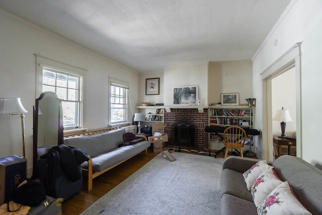 Primary Photo - 3204 Porter St NW