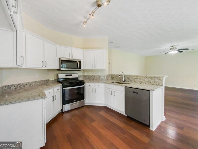 Building Photo - 260 Winthrop Ln