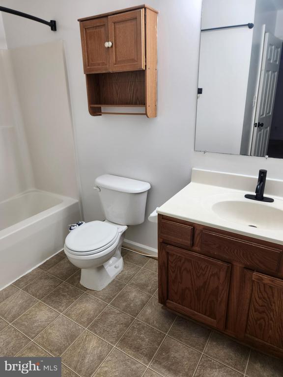 Building Photo - 513 E 11th Ave