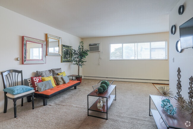 2 BR, 1 BA - Champaign Park