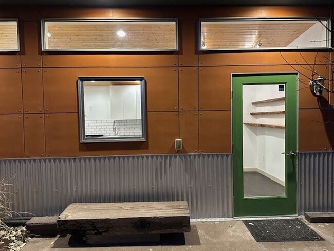 Building Photo - AVAILABLE NOW! Modern Studio In Eastside F...