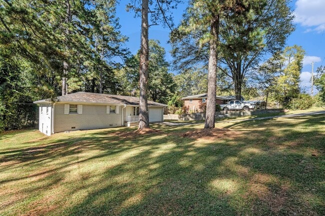 Building Photo - Charming 3BR/1BA Ranch Home with Open Layout & Fenced Backyard