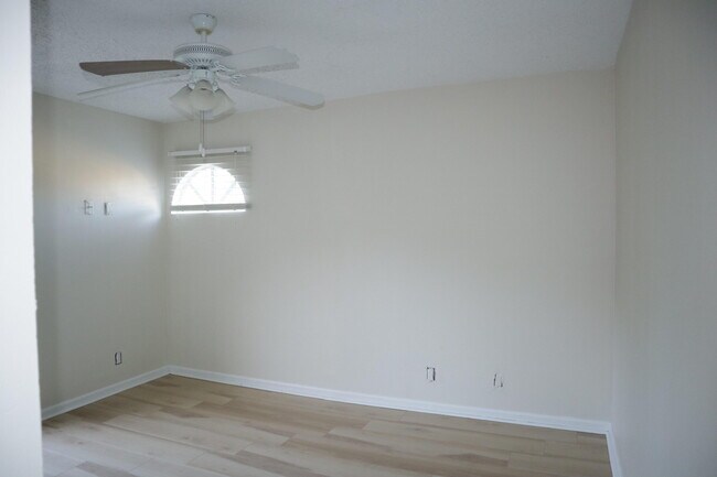 Building Photo - 6190 Seven Springs Blvd