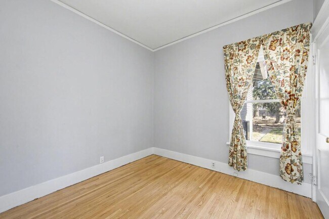 Building Photo - 1846 W 12th Street Rd