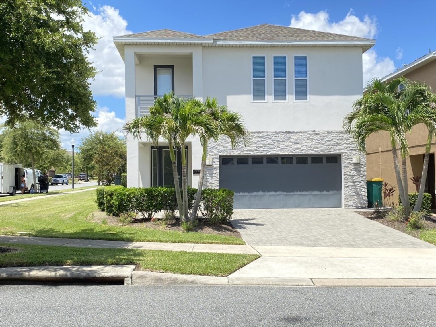 Building Photo - 350 Lasso Dr