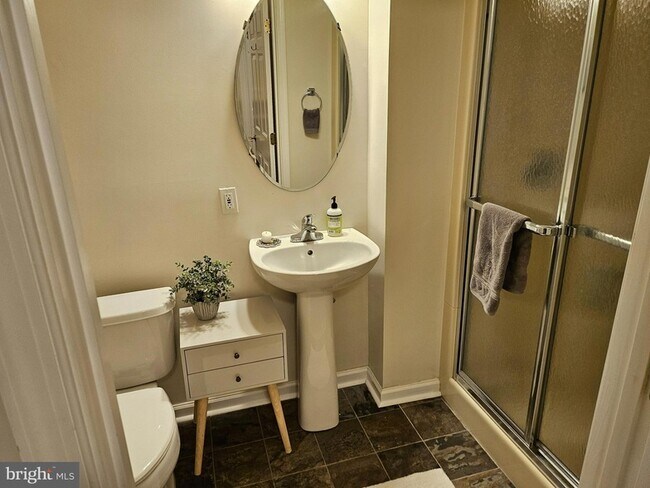 Building Photo - 114 Madison Ct