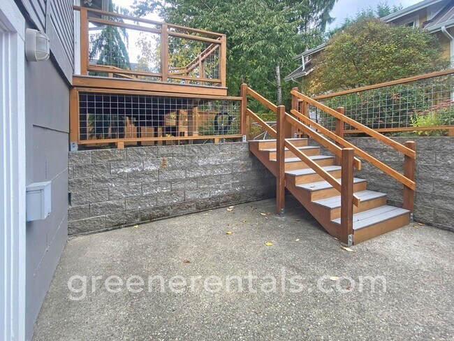 Building Photo - 1222 9th Ave SE