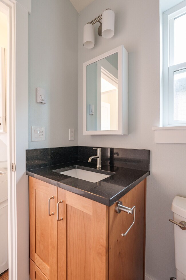 Building Photo - 5532 NE 31st Ave