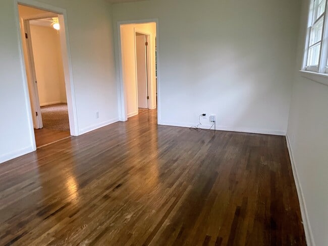 Building Photo - 601 N 5th St