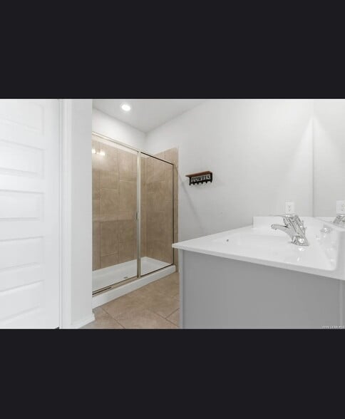 Master bathroom. - 2521 Hiddenbrooke Trce