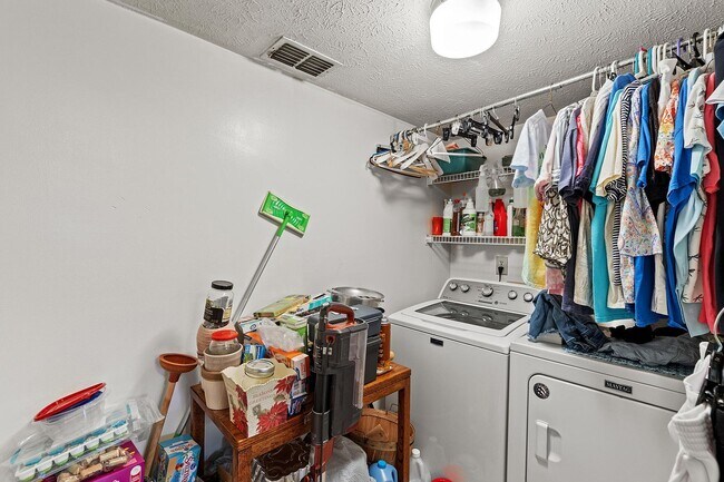 Building Photo - 3441 Laredo Dr