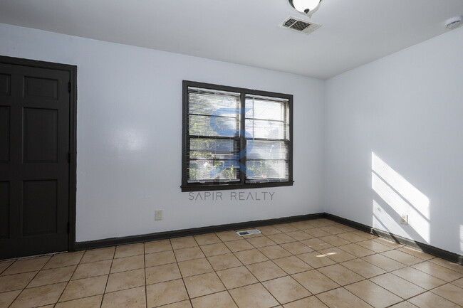 Building Photo - 1678 Bagpipe Pl