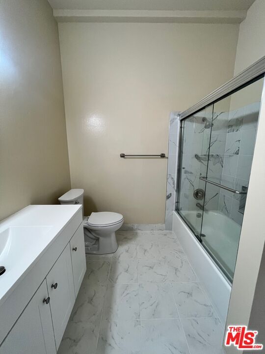 Building Photo - 533 S St Andrews Pl