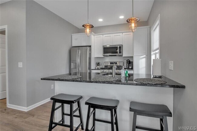 Building Photo - 3197 Elton Rd