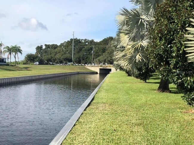 Building Photo - 2600 Lucerne Park Rd