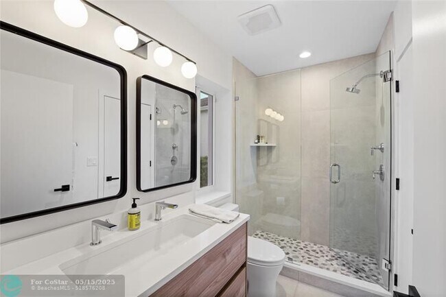 Building Photo - 325 Seven Isles Dr