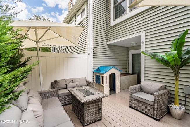 Building Photo - 19 Horseshoe Ct