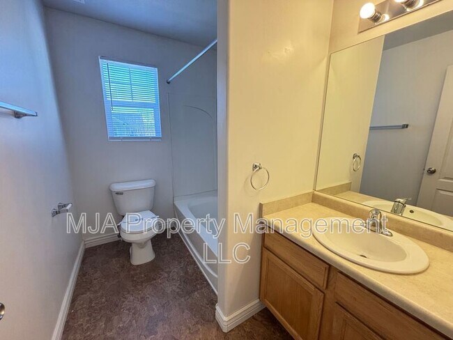 Building Photo - 31 Kintail St