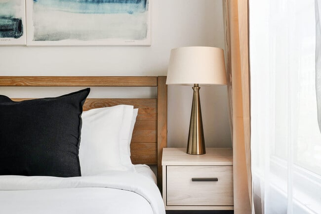 Building Photo - 359 W 39th St