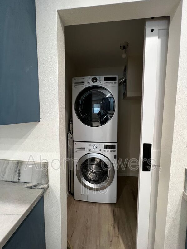 Building Photo - 5111 Loch Leven Dr