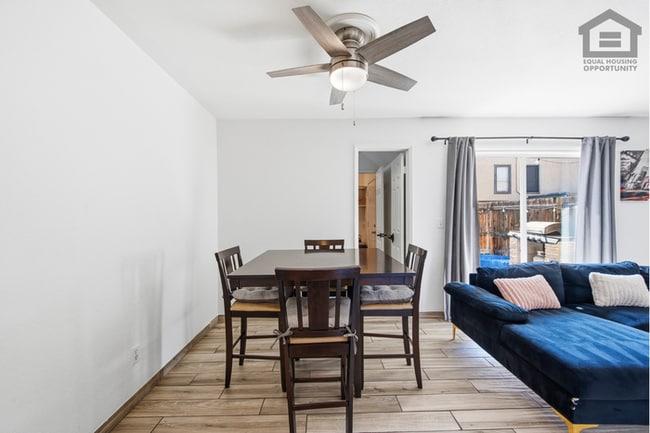 Building Photo - 2Bed/1.5Bath Townhouse at Olive Ave/63rd Ave! Ready for Immediate Move-In!