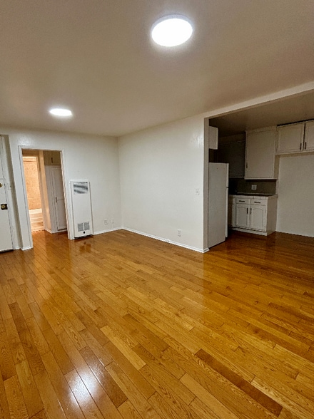 Building Photo - 1737 N Sycamore Ave