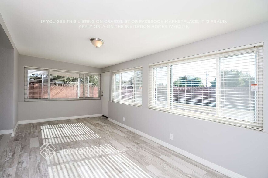Building Photo - 7327 E Palm Ln