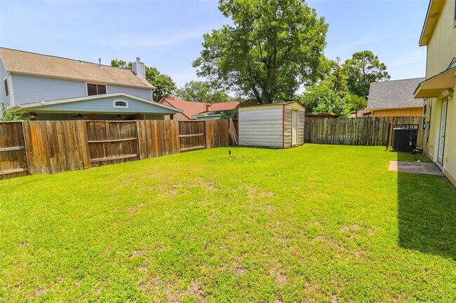Building Photo - 1546 Ridgebriar Dr