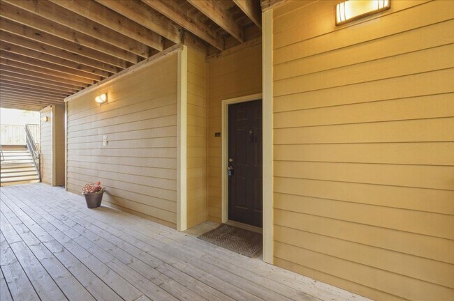 Building Photo - 1202 Walden Park Dr