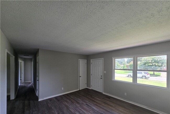 Building Photo - 303 Cartwright Dr