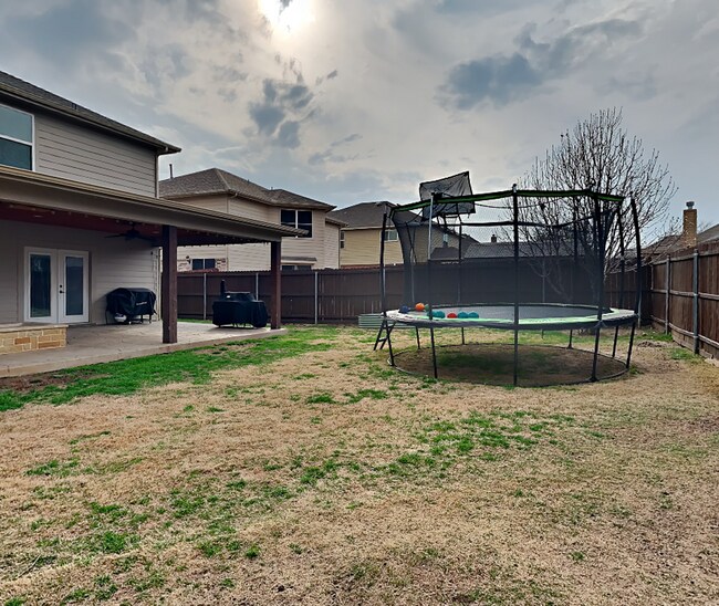 Building Photo - Terrific two-story home in the Twin Mills Addition! ***MOVE IN SPECIAL! $500 OFF FIRST FULL MONTH...