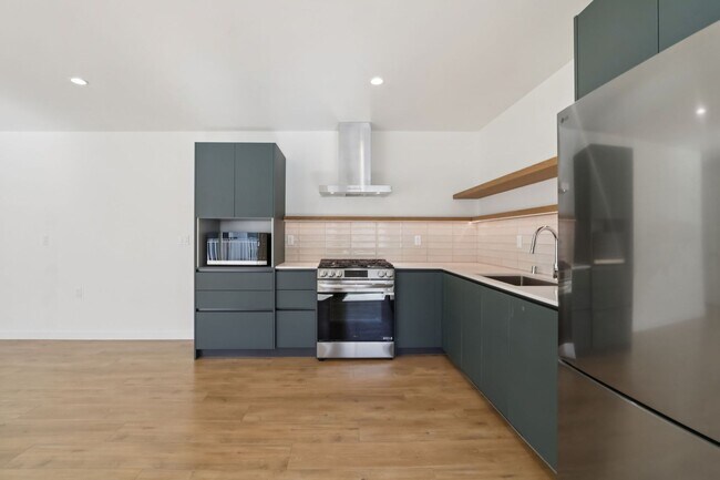 Building Photo - 1422 Tamarind Ave