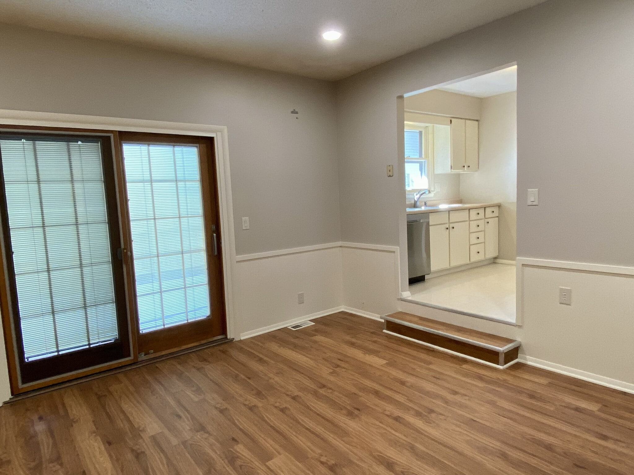 Building Photo - 2009 Crescent Dr