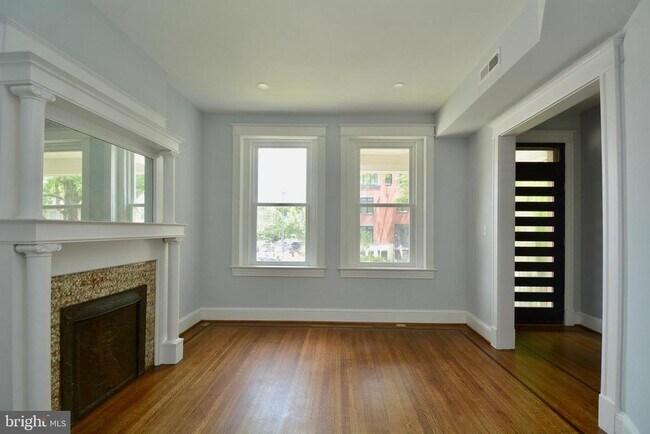 Building Photo - 1724 2nd St NW