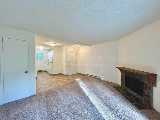 Building Photo - 12400 SW Chaps Ct