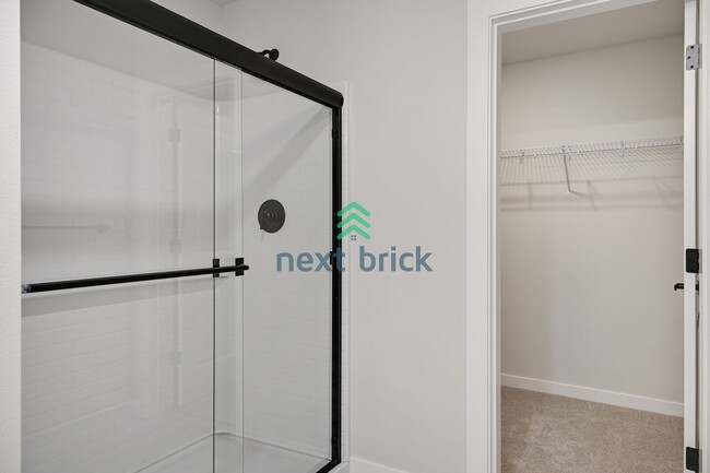 Building Photo - A fabulous 3 bedroom and 3 bathroom house