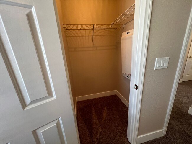 Building Photo - RENOVATED HOME IN GATED SUMMERLIN COMMUNITY!