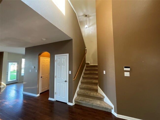 Building Photo - 4427 Meadowside Ln