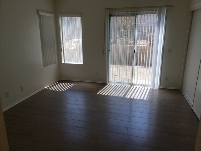 Building Photo - BEAUTIFUL 3 BEDROOM 2 BATH SINGLE STORY HO...