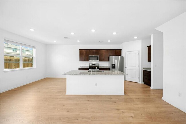 Building Photo - 412 Brody Ln