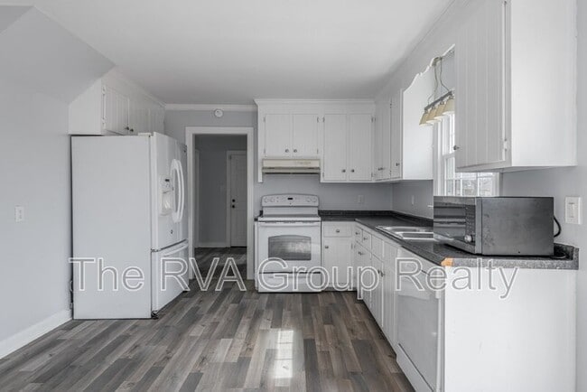 Building Photo - 1601 Lancashire Dr